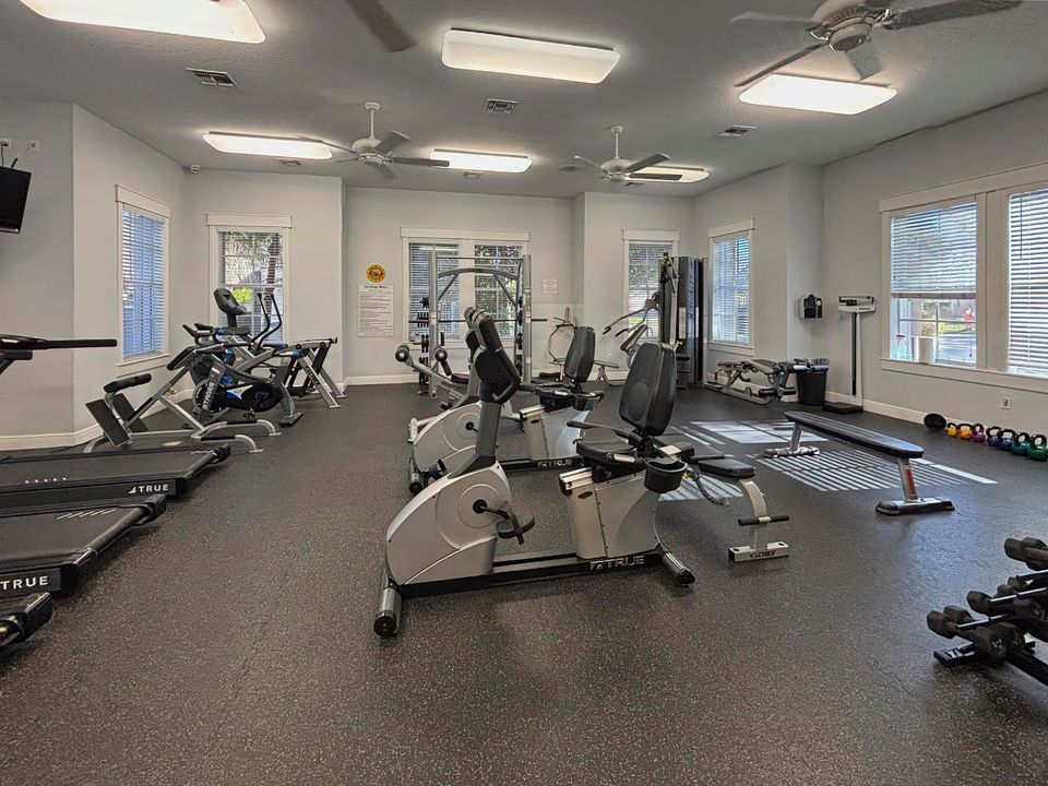 Activo con contrato: $407,770 (4 camas, 2 baños, 1741 Pies cuadrados)