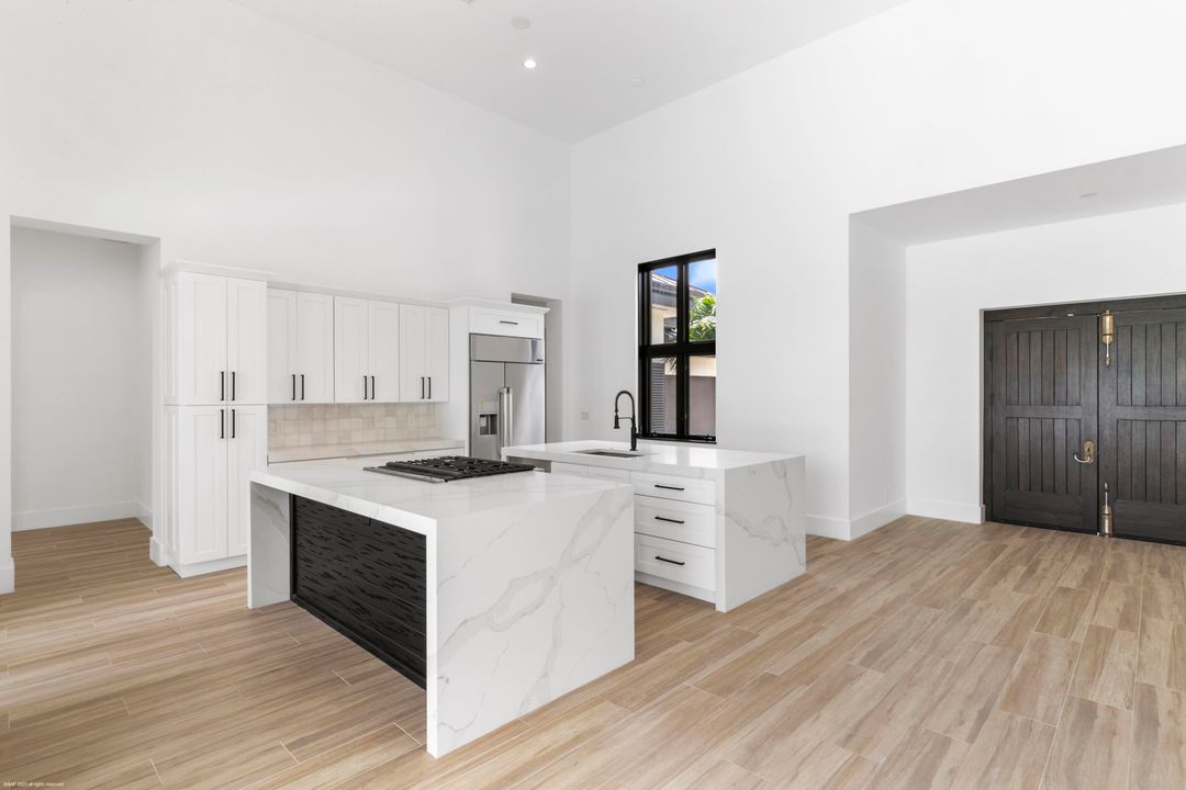 На продажу: $4,900,000 (4 спален, 3 ванн, 3080 Квадратных фут)