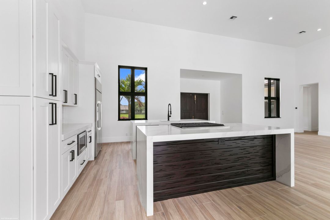 На продажу: $4,900,000 (4 спален, 3 ванн, 3080 Квадратных фут)