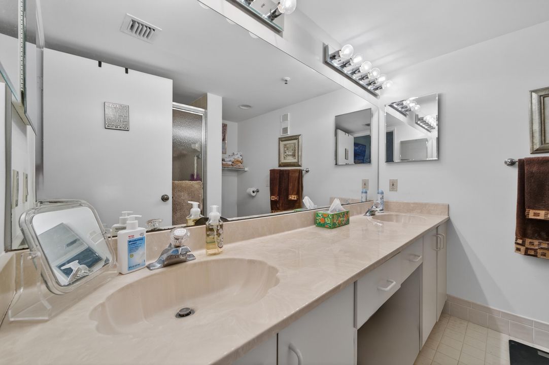 For Sale: $249,000 (2 beds, 2 baths, 1392 Square Feet)