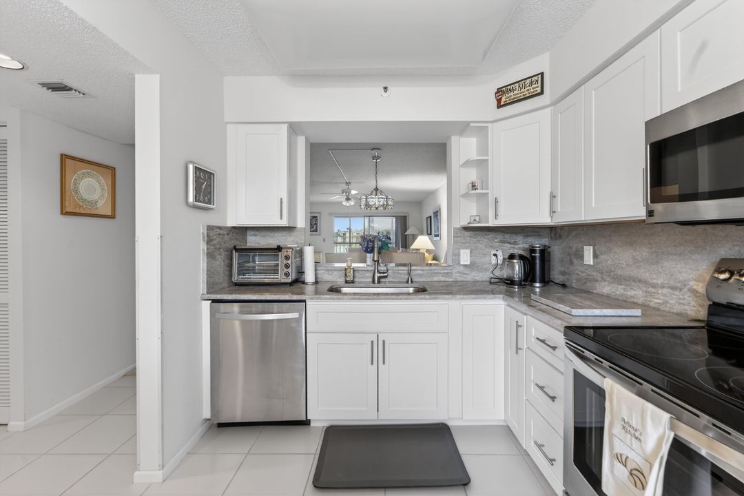 For Sale: $249,000 (2 beds, 2 baths, 1392 Square Feet)