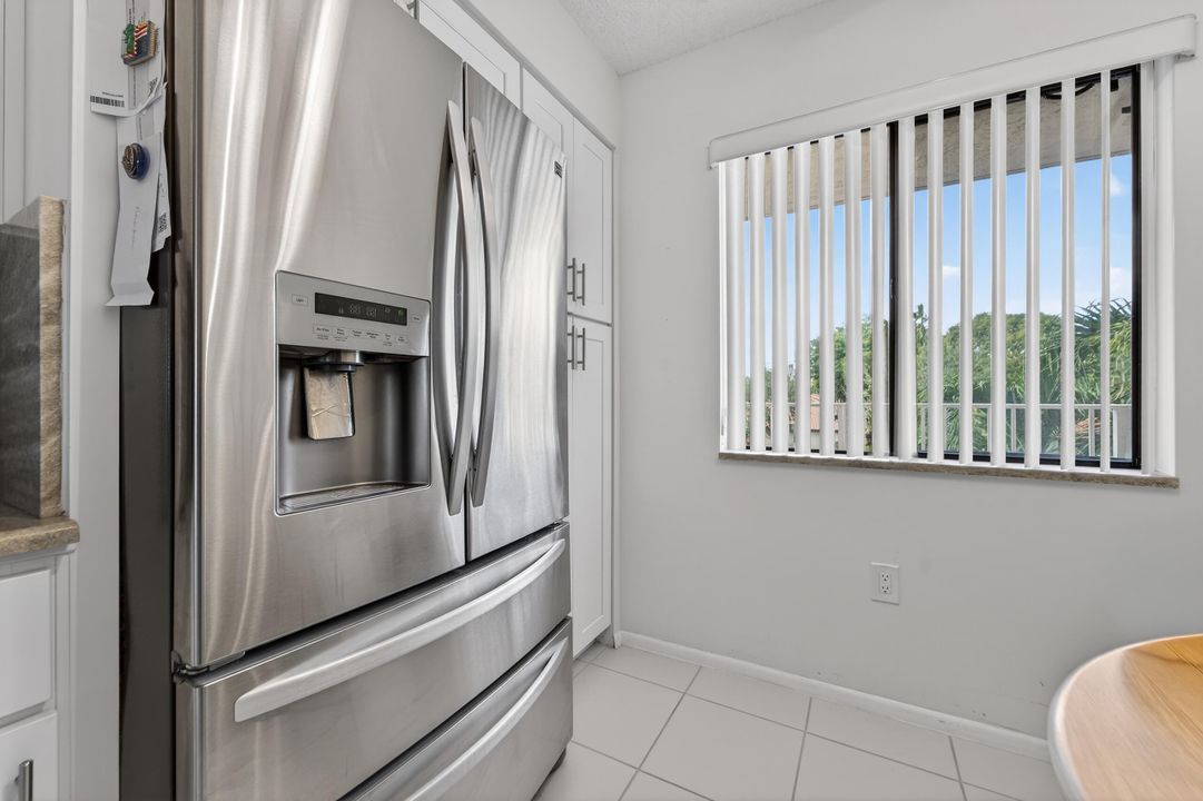 For Sale: $249,000 (2 beds, 2 baths, 1392 Square Feet)