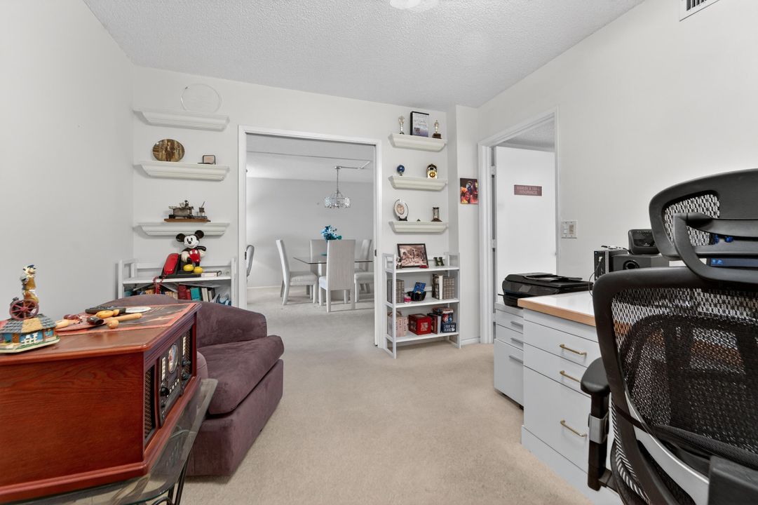 For Sale: $249,000 (2 beds, 2 baths, 1392 Square Feet)