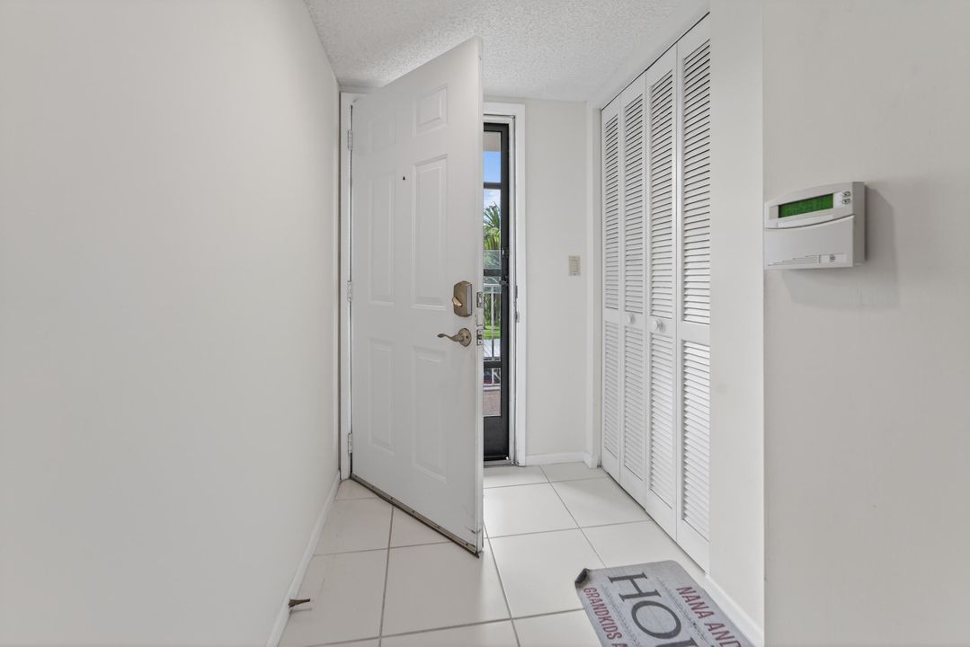 For Sale: $249,000 (2 beds, 2 baths, 1392 Square Feet)