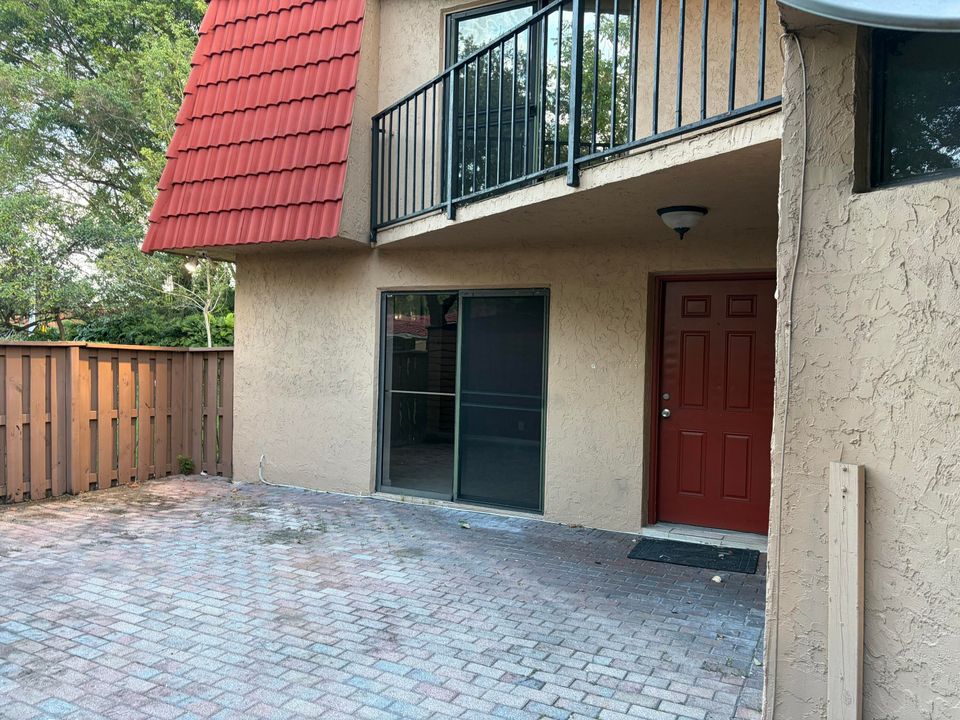 出租: $2,600 (2 贝兹, 2 浴室, 1302 平方英尺)