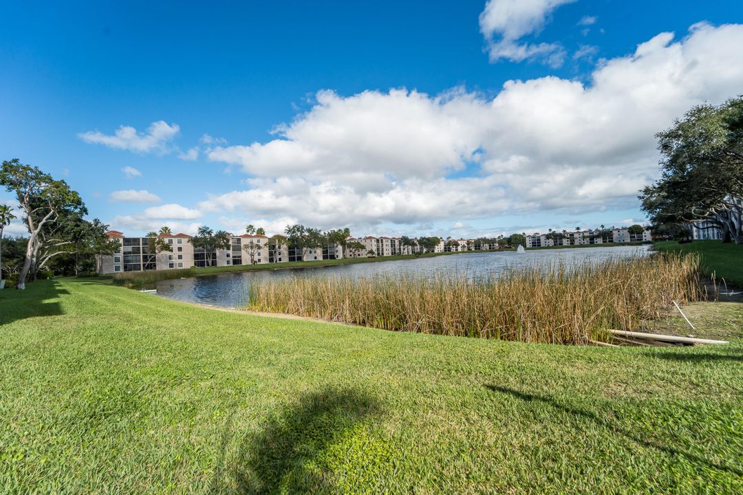 For Sale: $249,000 (2 beds, 2 baths, 1392 Square Feet)