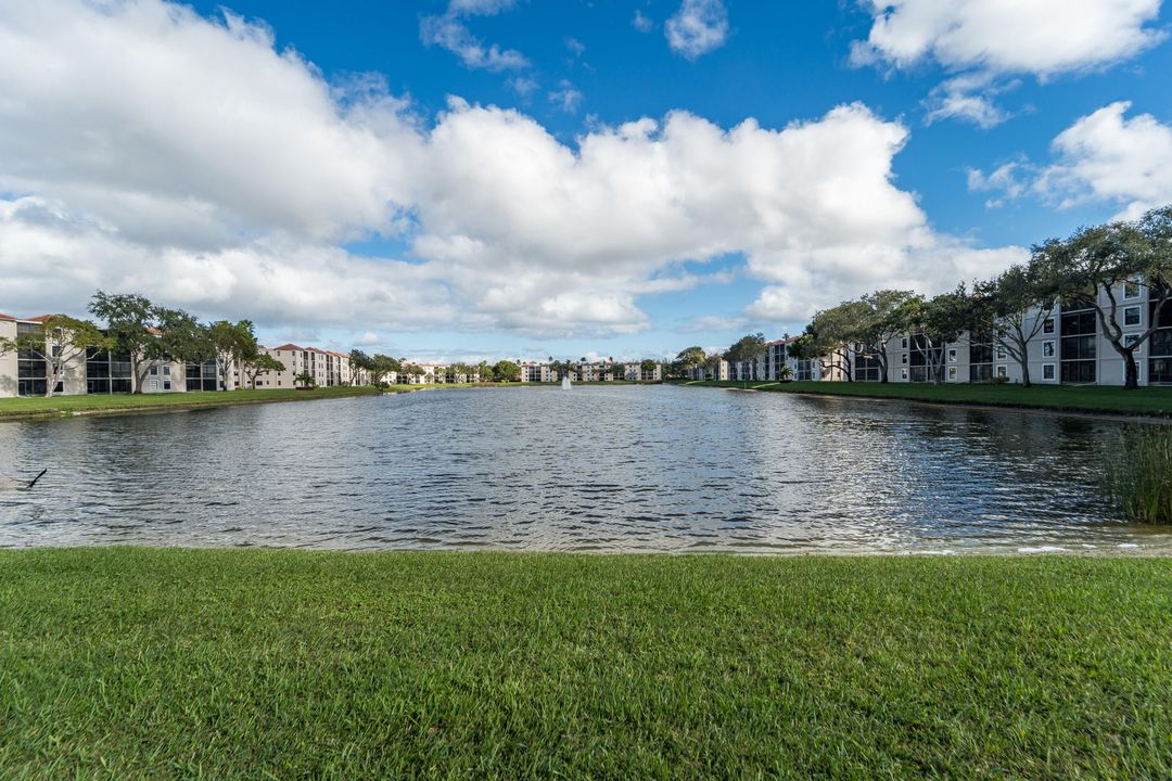 For Sale: $249,000 (2 beds, 2 baths, 1392 Square Feet)