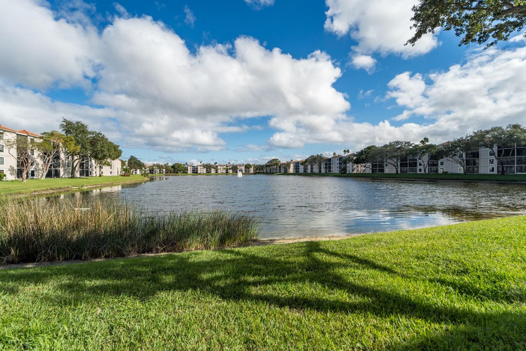 For Sale: $249,000 (2 beds, 2 baths, 1392 Square Feet)