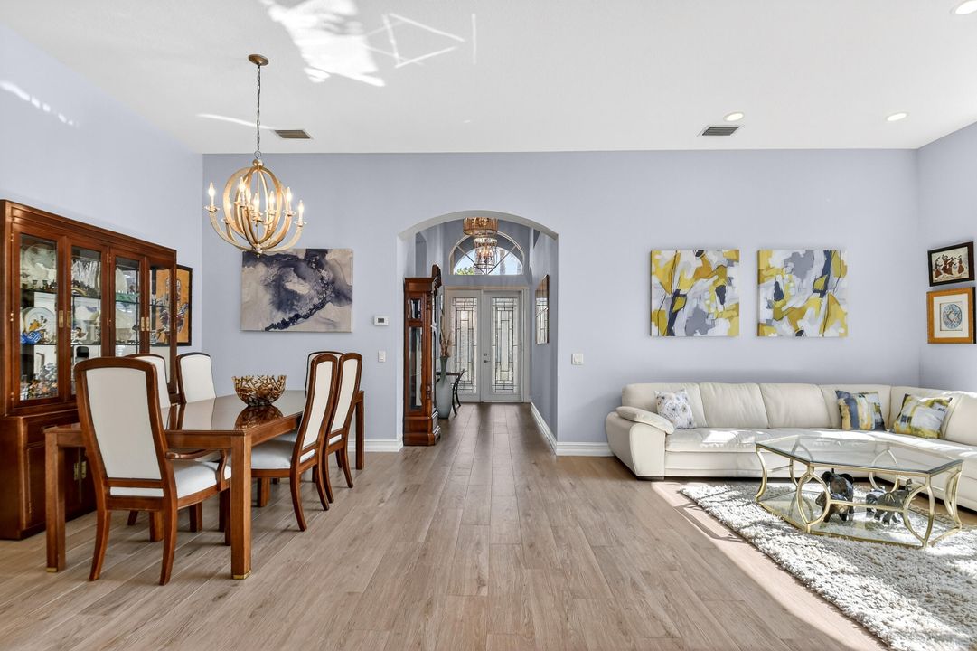 En Venta: $699,000 (4 camas, 2 baños, 2285 Pies cuadrados)