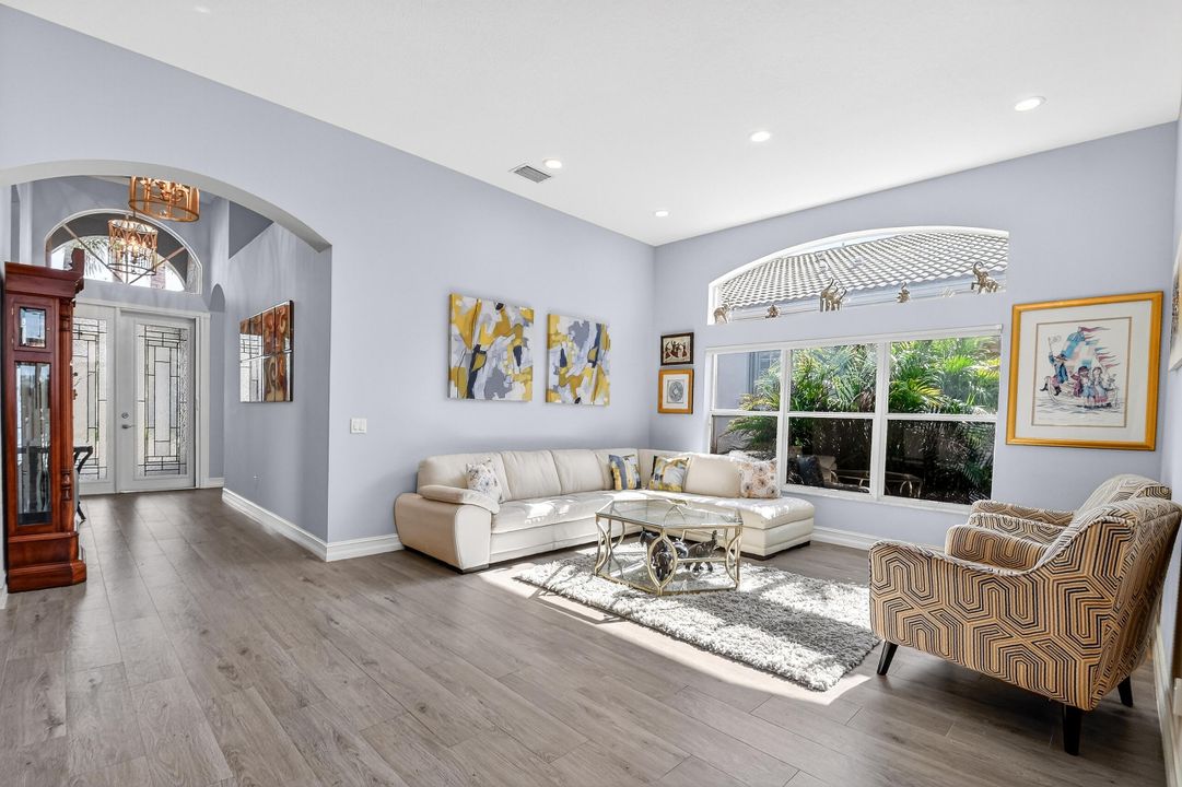 En Venta: $699,000 (4 camas, 2 baños, 2285 Pies cuadrados)