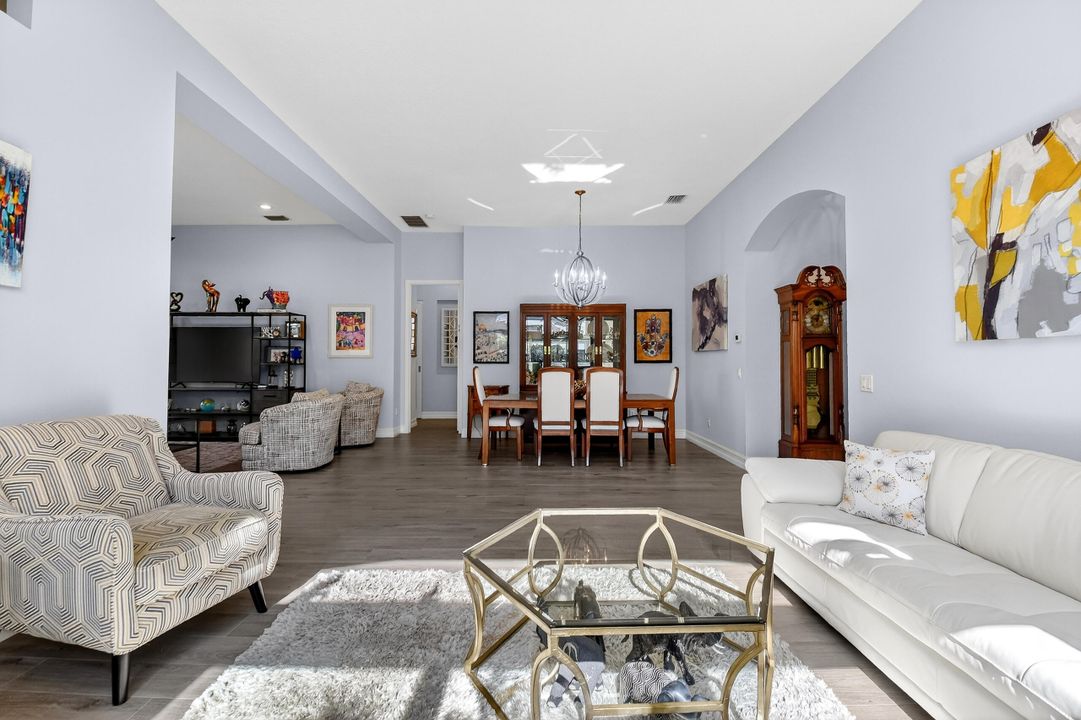 En Venta: $699,000 (4 camas, 2 baños, 2285 Pies cuadrados)