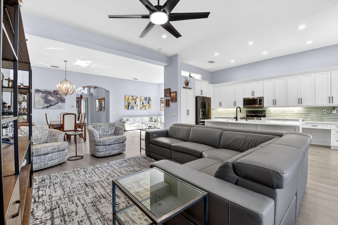 En Venta: $699,000 (4 camas, 2 baños, 2285 Pies cuadrados)