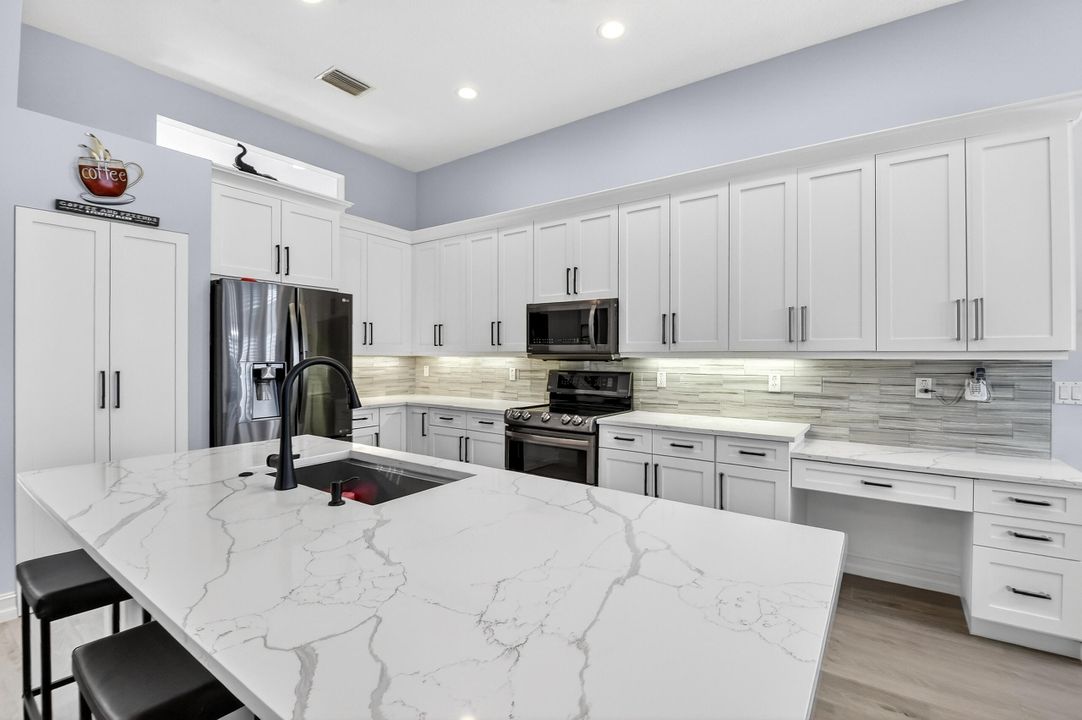 En Venta: $699,000 (4 camas, 2 baños, 2285 Pies cuadrados)