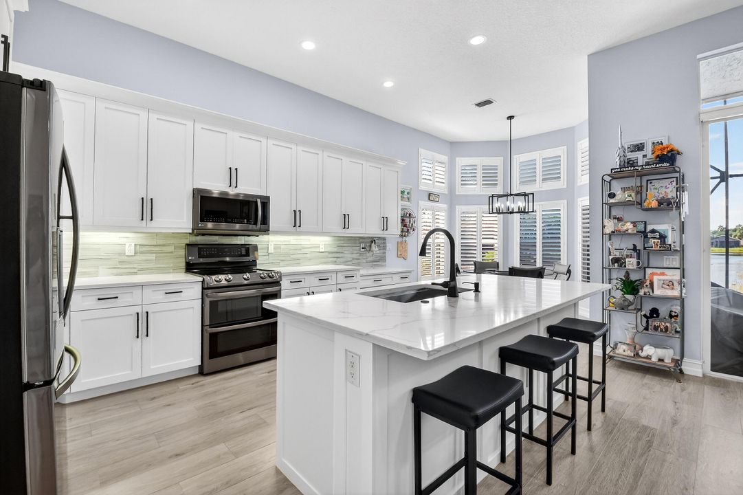 En Venta: $699,000 (4 camas, 2 baños, 2285 Pies cuadrados)