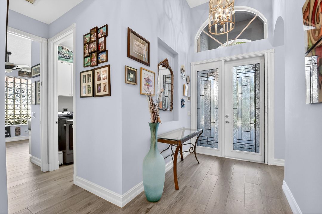 En Venta: $699,000 (4 camas, 2 baños, 2285 Pies cuadrados)