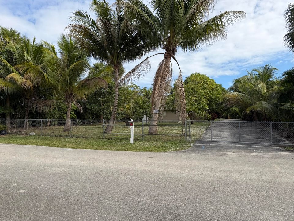 Active With Contract: $2,500 (3 beds, 2 baths, 1362 Square Feet)