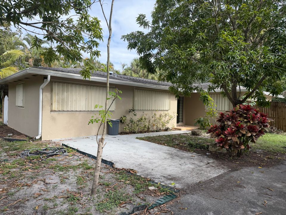 Active With Contract: $2,500 (3 beds, 2 baths, 1362 Square Feet)