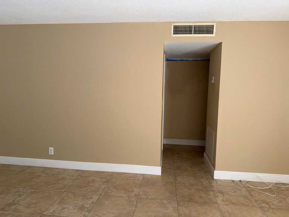 Active With Contract: $2,500 (3 beds, 2 baths, 1362 Square Feet)