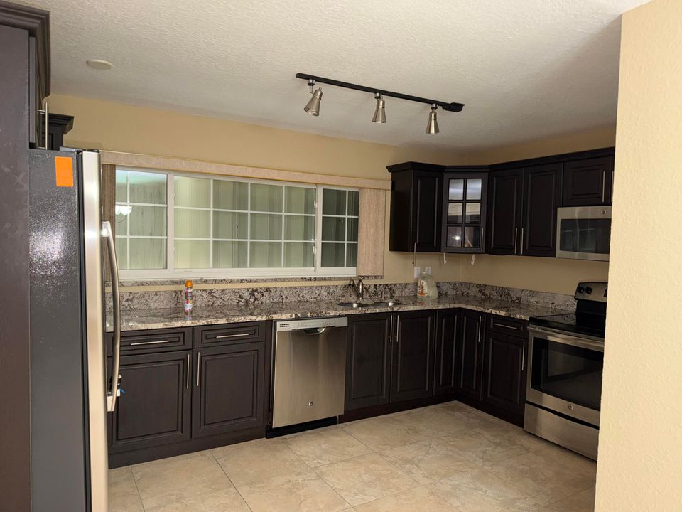 Active With Contract: $2,500 (3 beds, 2 baths, 1362 Square Feet)