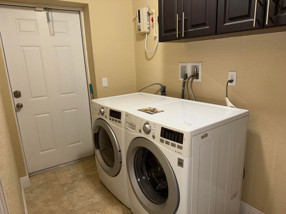 Active With Contract: $2,500 (3 beds, 2 baths, 1362 Square Feet)