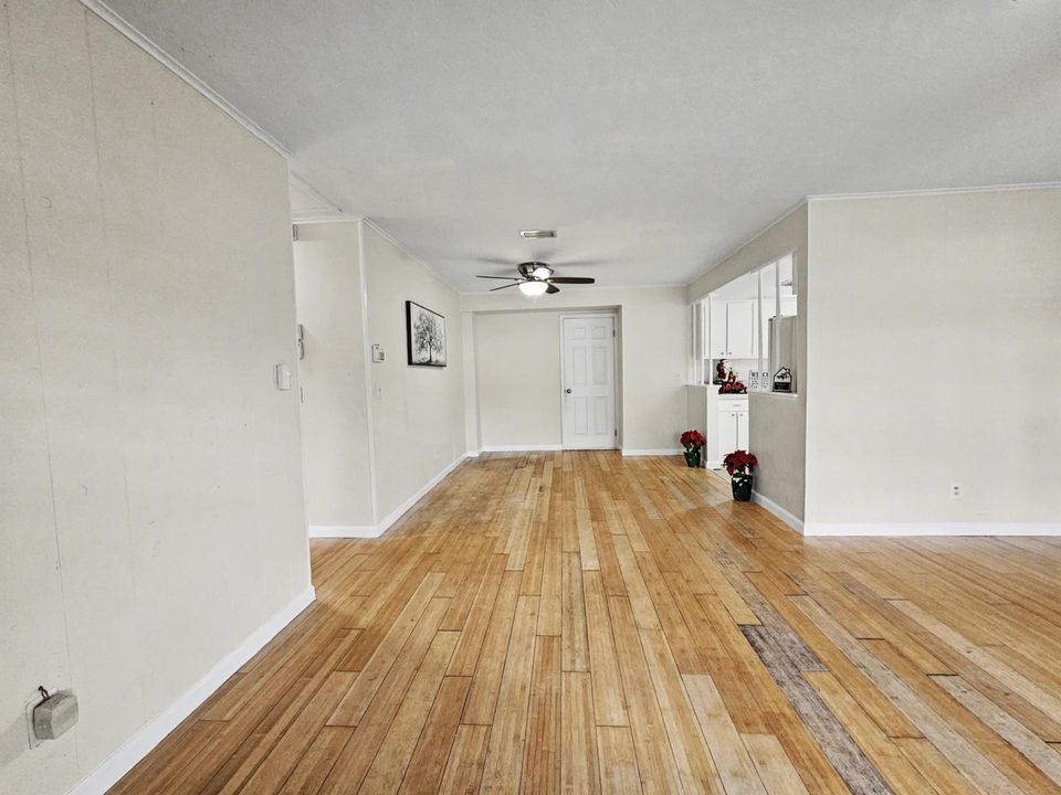 For Sale: $277,000 (2 beds, 2 baths, 1441 Square Feet)