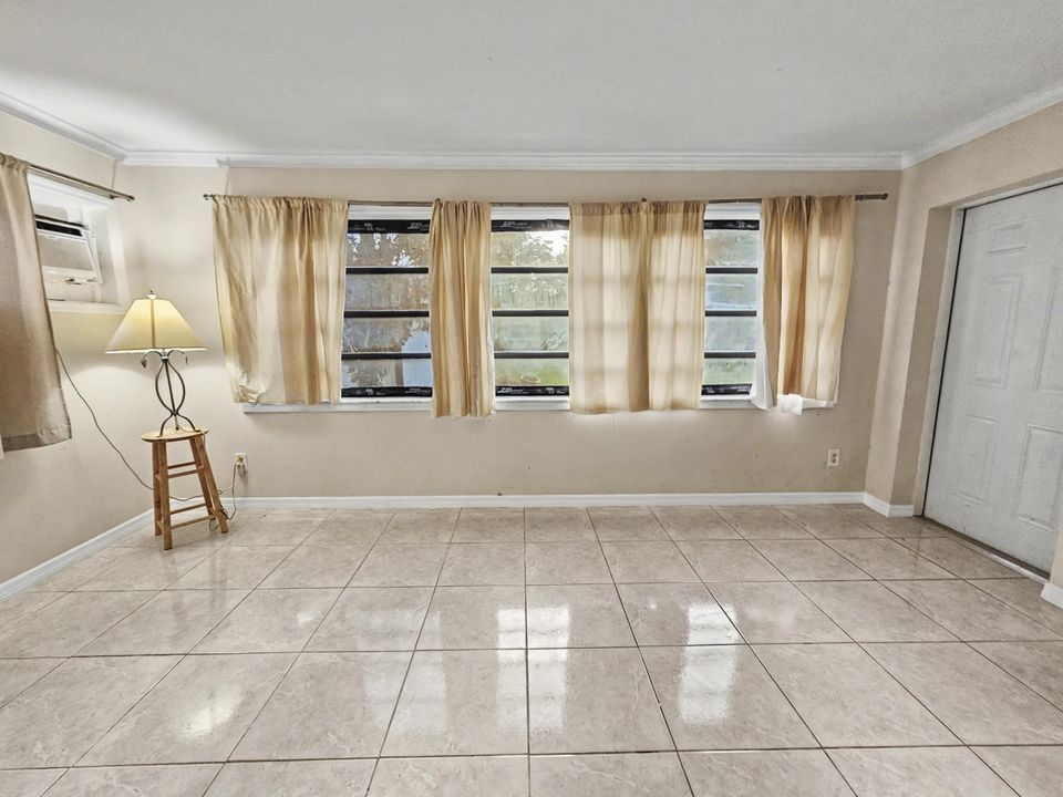 For Sale: $277,000 (2 beds, 2 baths, 1441 Square Feet)