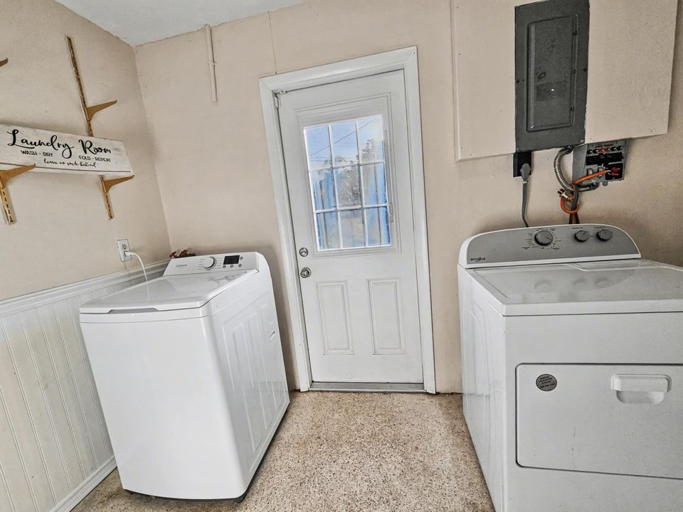 For Sale: $277,000 (2 beds, 2 baths, 1441 Square Feet)