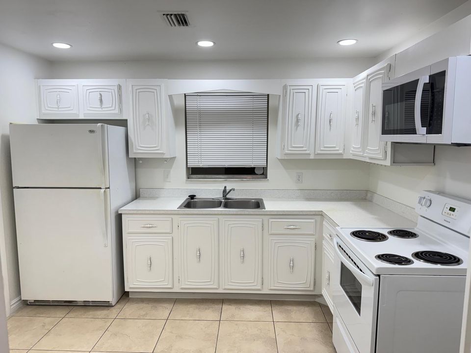 В аренду: $2,100 (2 спален, 2 ванн, 1158 Квадратных фут)