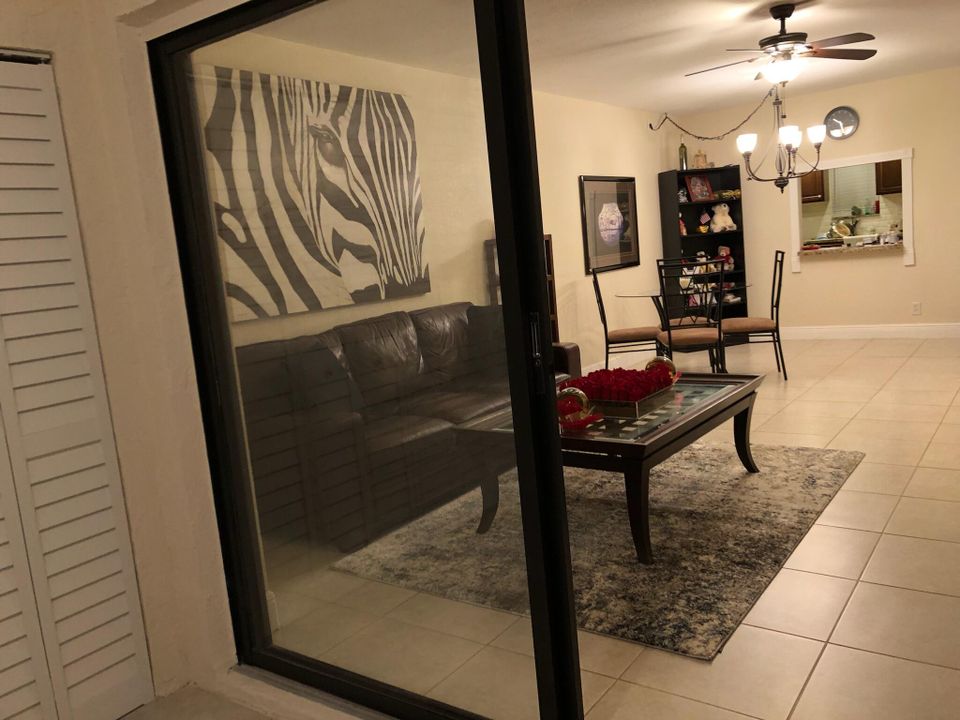 出租: $2,400 (2 贝兹, 2 浴室, 1015 平方英尺)