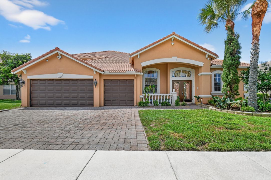 出租: $4,700 (5 贝兹, 4 浴室, 3233 平方英尺)