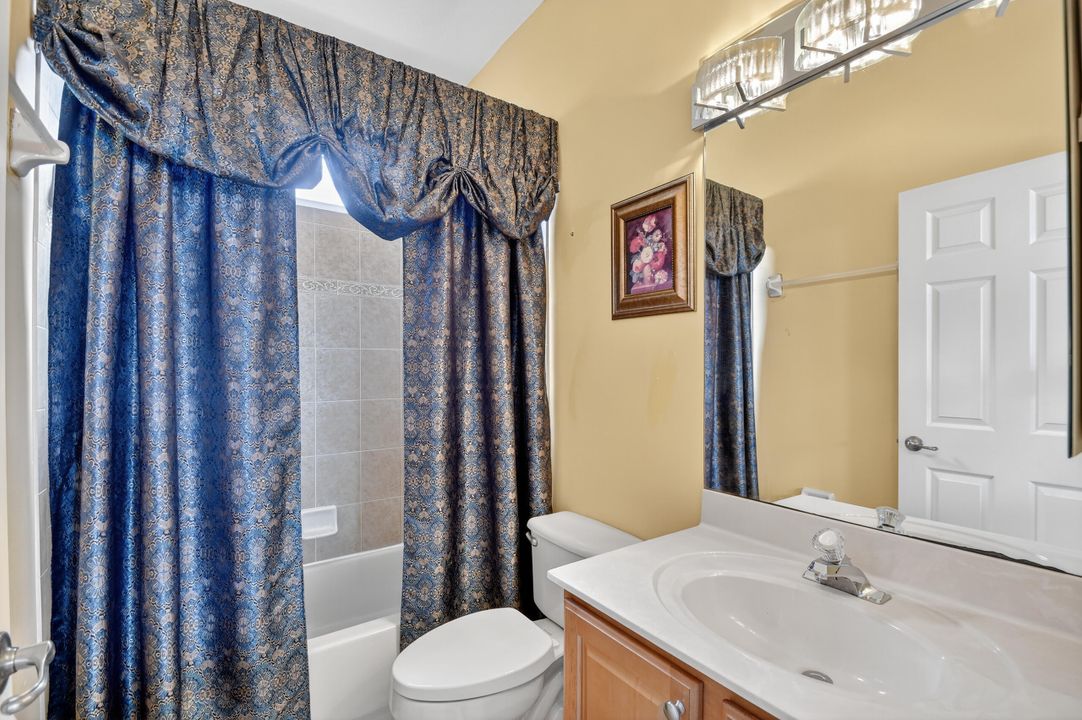 出租: $4,700 (5 贝兹, 4 浴室, 3233 平方英尺)