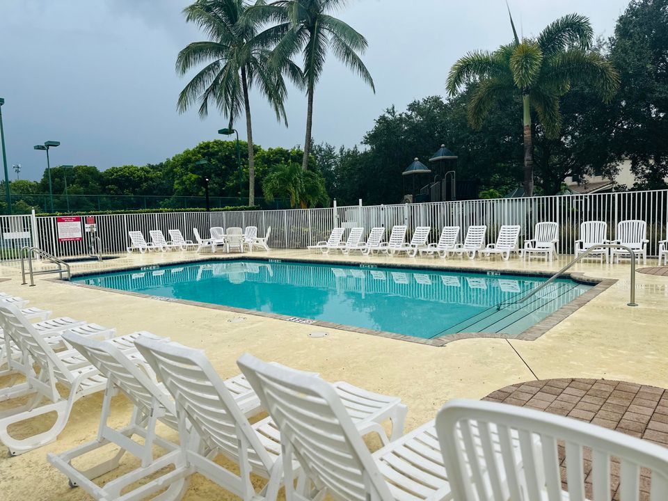 出租: $4,700 (5 贝兹, 4 浴室, 3233 平方英尺)