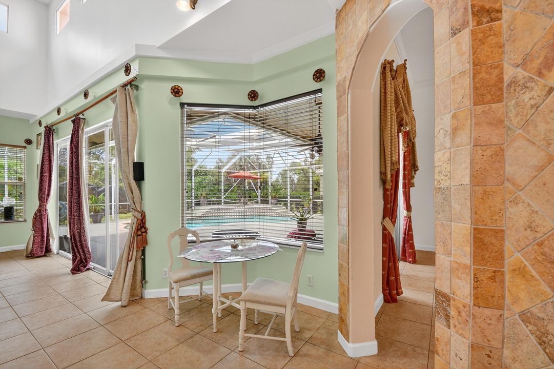 出租: $4,700 (5 贝兹, 4 浴室, 3233 平方英尺)