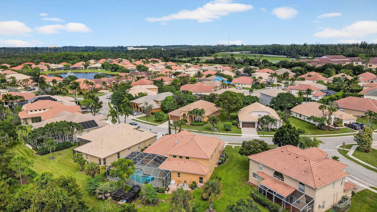 出租: $4,700 (5 贝兹, 4 浴室, 3233 平方英尺)