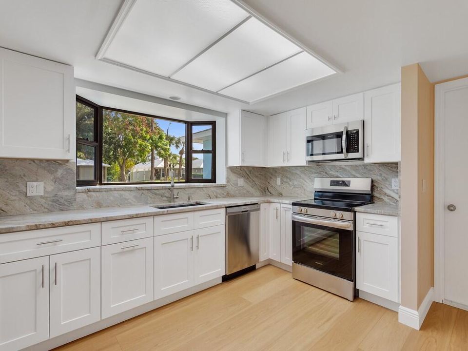 На продажу: $315,000 (2 спален, 2 ванн, 1264 Квадратных фут)