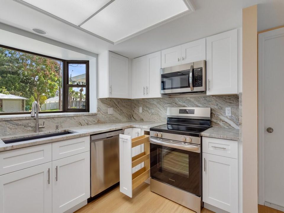 На продажу: $315,000 (2 спален, 2 ванн, 1264 Квадратных фут)