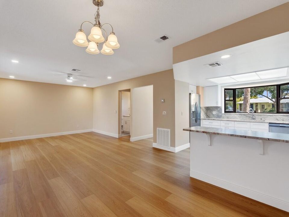 На продажу: $315,000 (2 спален, 2 ванн, 1264 Квадратных фут)