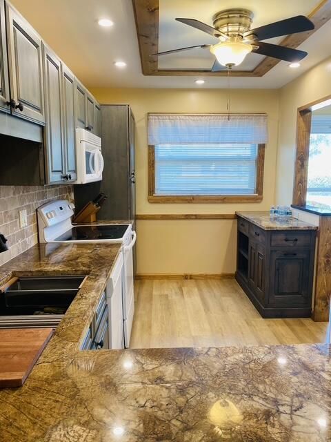 For Sale: $299,000 (2 beds, 2 baths, 1092 Square Feet)