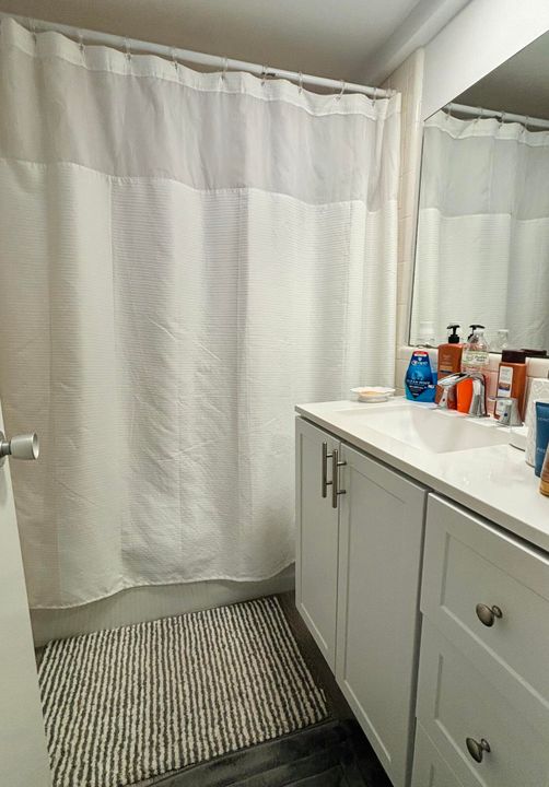 For Sale: $197,000 (1 beds, 1 baths, 756 Square Feet)