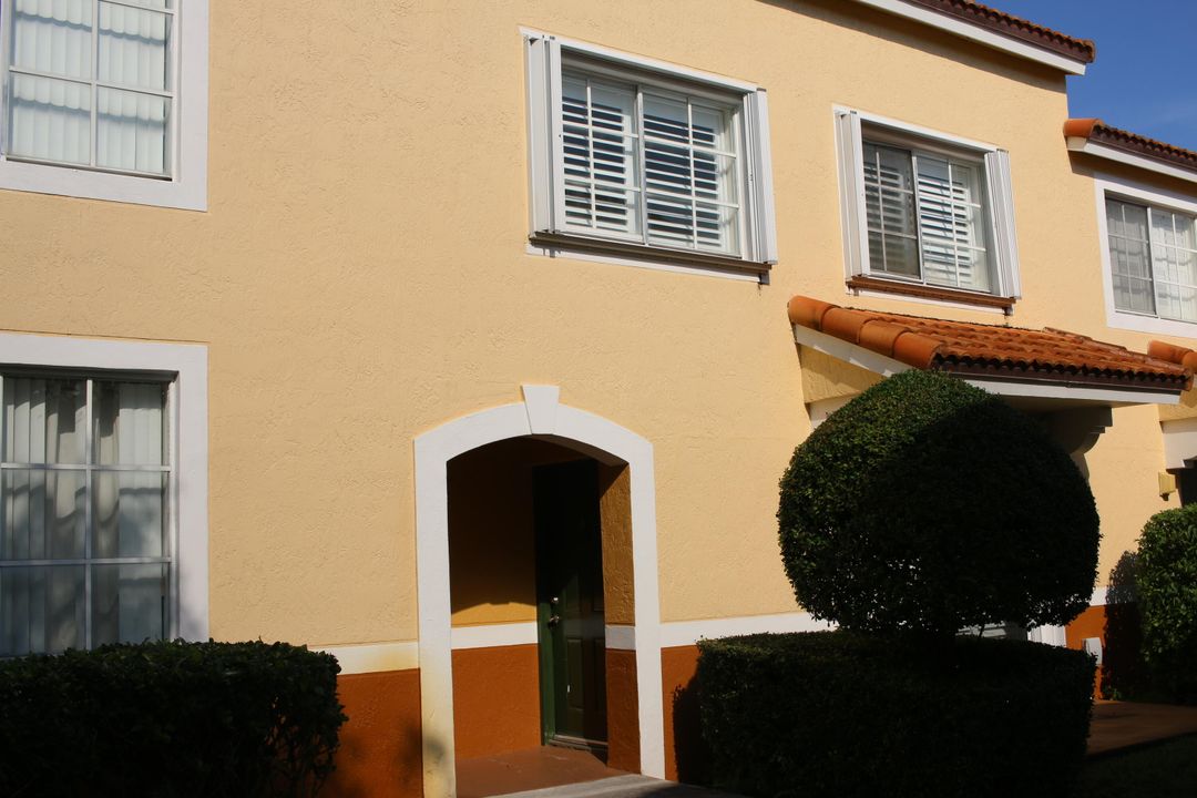 For Rent: $2,400 (2 beds, 2 baths, 1030 Square Feet)