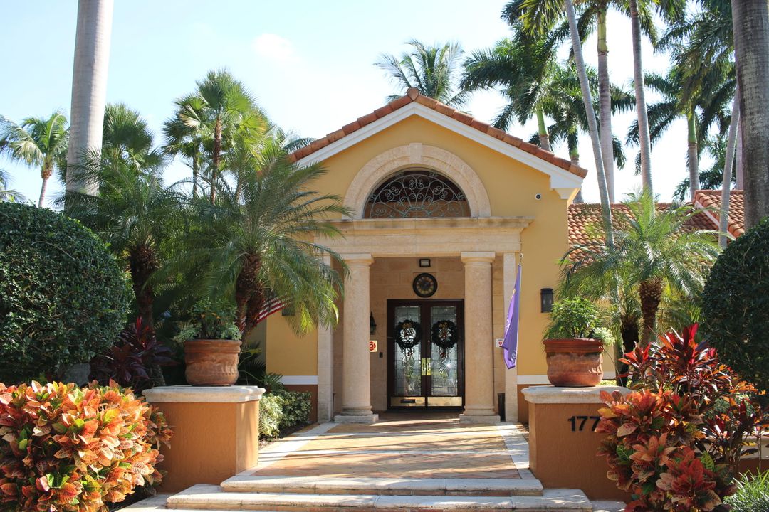 For Rent: $2,400 (2 beds, 2 baths, 1030 Square Feet)