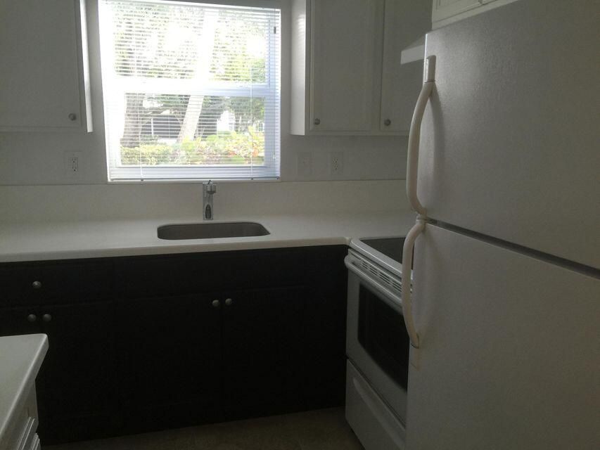 For Sale: $82,000 (1 beds, 1 baths, 684 Square Feet)