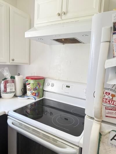 For Sale: $82,000 (1 beds, 1 baths, 684 Square Feet)