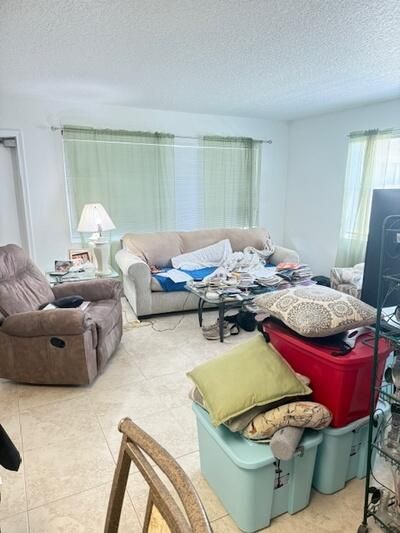 For Sale: $82,000 (1 beds, 1 baths, 684 Square Feet)