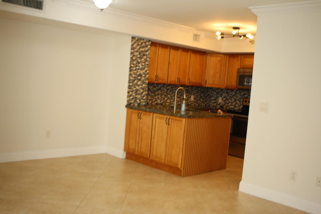 For Rent: $2,400 (2 beds, 2 baths, 1030 Square Feet)