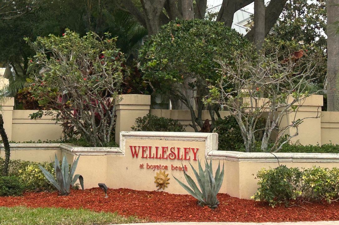 For Sale: $359,000 (2 beds, 2 baths, 1374 Square Feet)