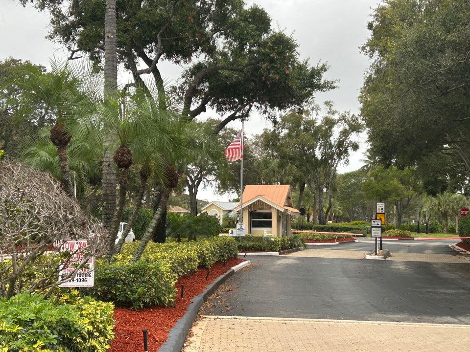 For Sale: $359,000 (2 beds, 2 baths, 1374 Square Feet)