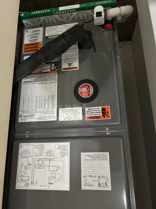 For Sale: $359,000 (2 beds, 2 baths, 1374 Square Feet)