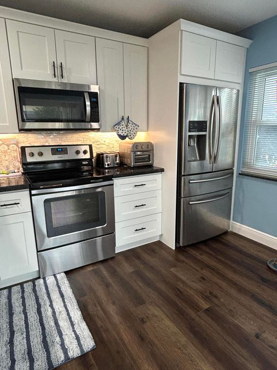 For Sale: $359,000 (2 beds, 2 baths, 1374 Square Feet)