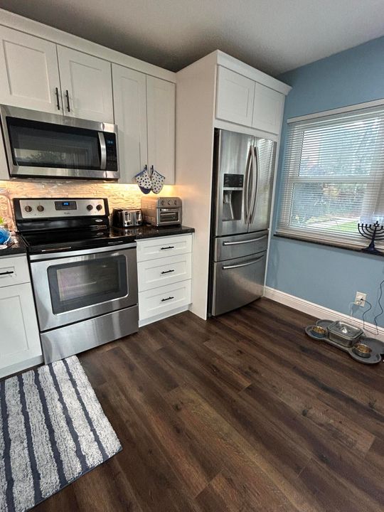 For Sale: $359,000 (2 beds, 2 baths, 1374 Square Feet)